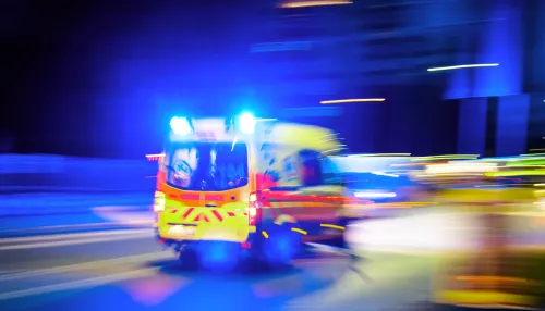 Ambulanz in der Nacht im Einsatz